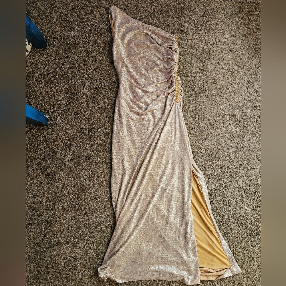 Elegant Gold One-Shoulder Dress